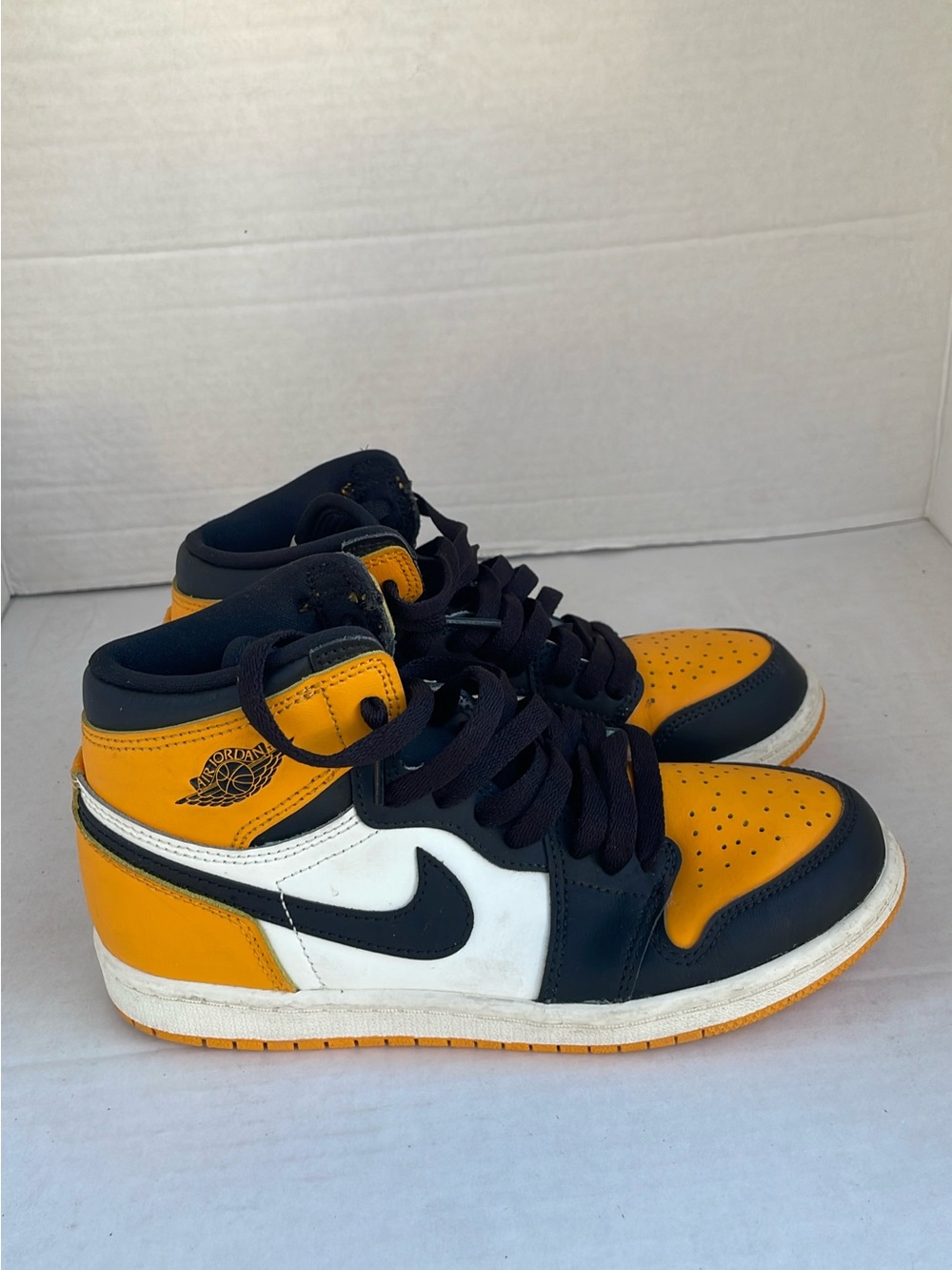 Jordan Kids High-Top Sneakers in Yellow, Black & White